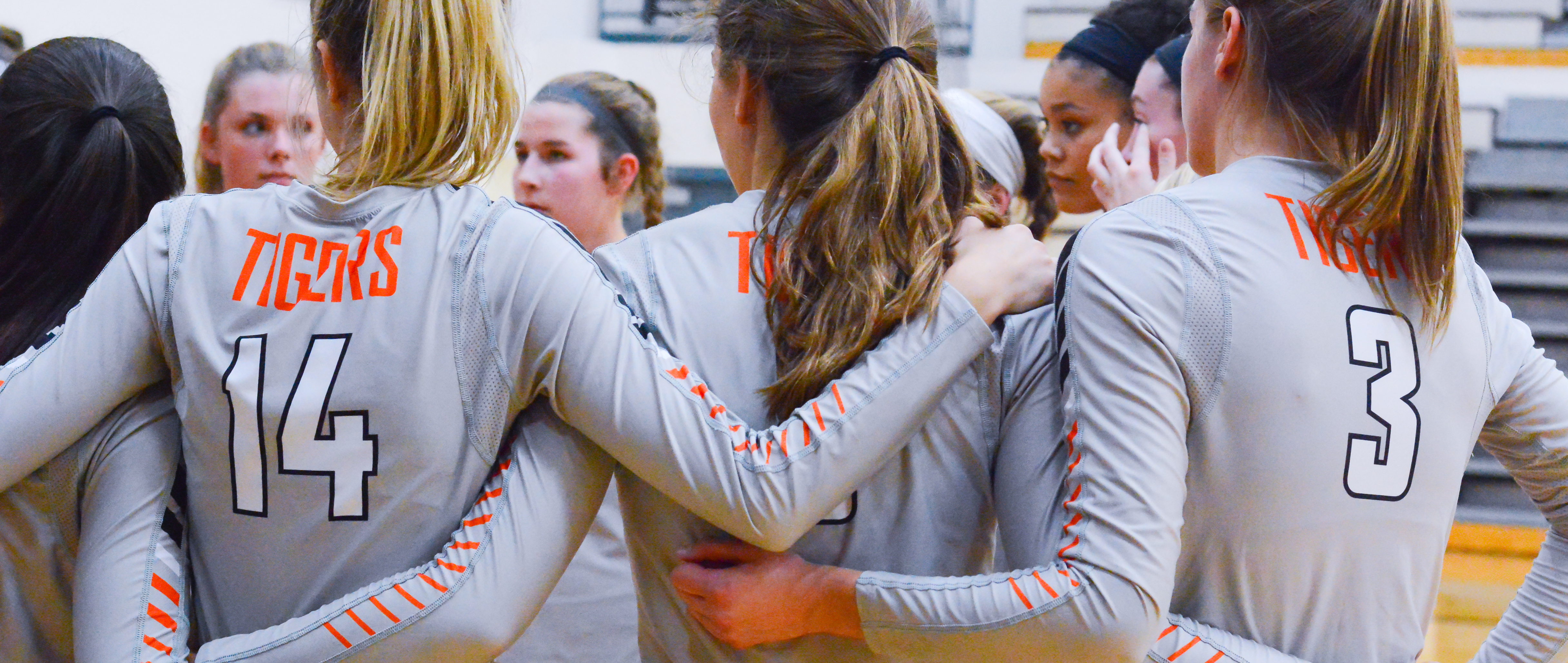 Loveland HS Volleyball holds ECC lead