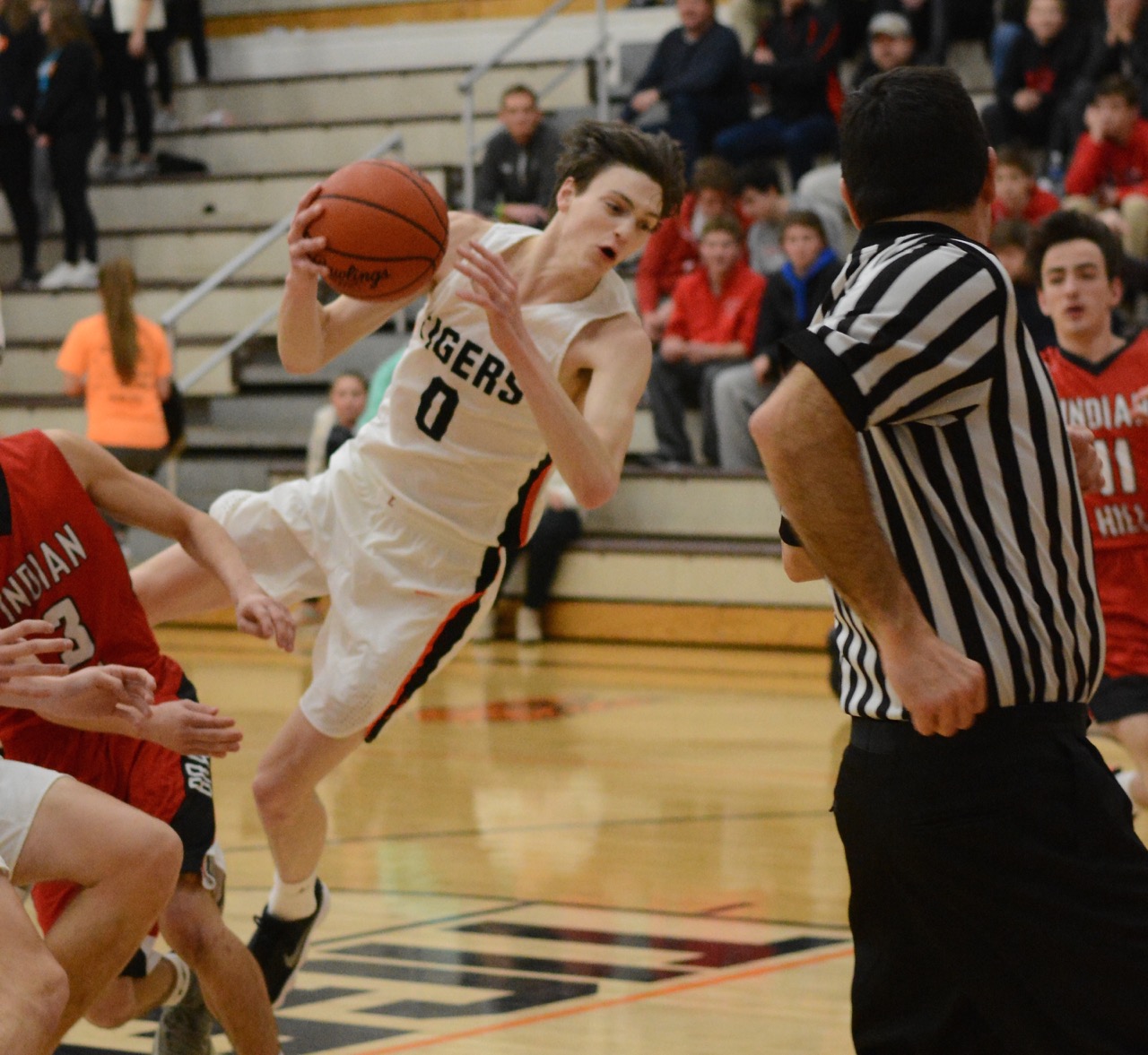 [Photo Album] Indian Hill sneaks past injured Tigers