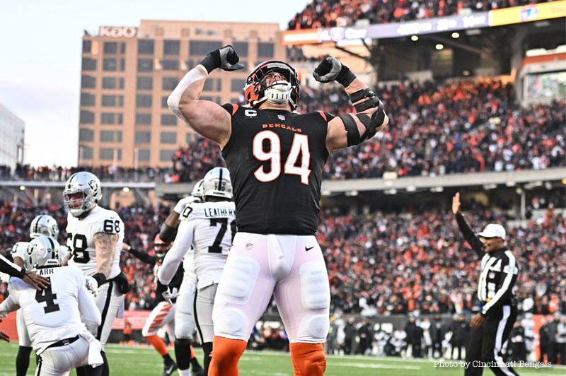 Uzomah Merges Bengals Past and Present; Chase Does It Again; Classmates Bates, Hubbard Draft Postseason Win