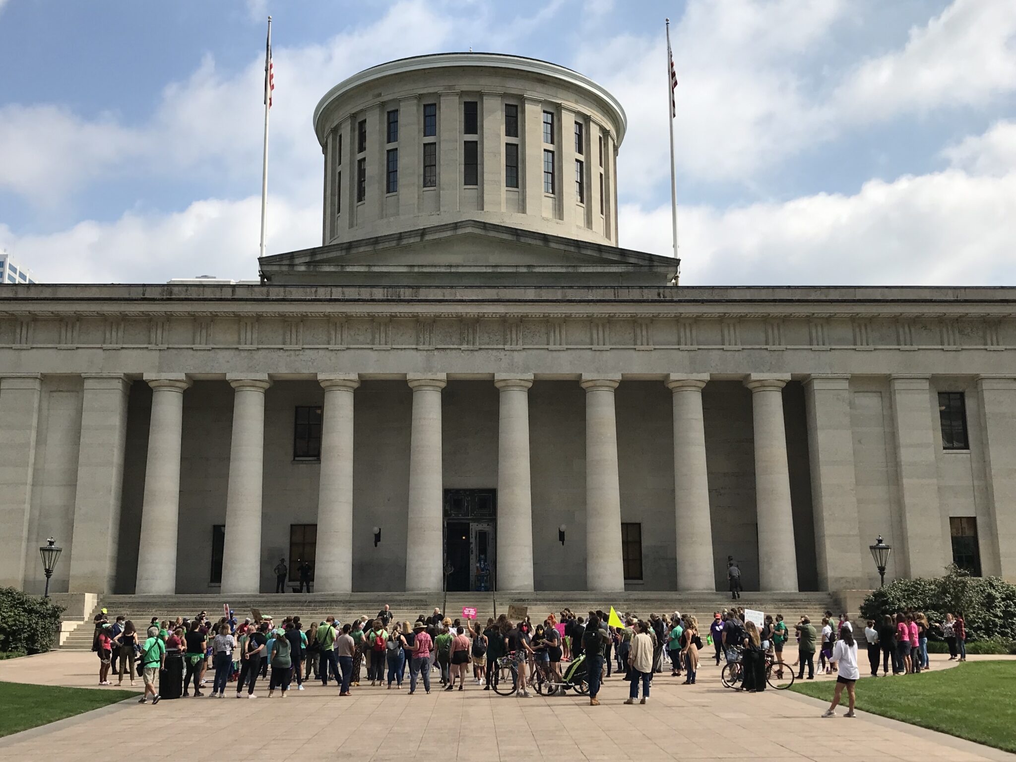 Ohio clinics sue to bar new abortion bill