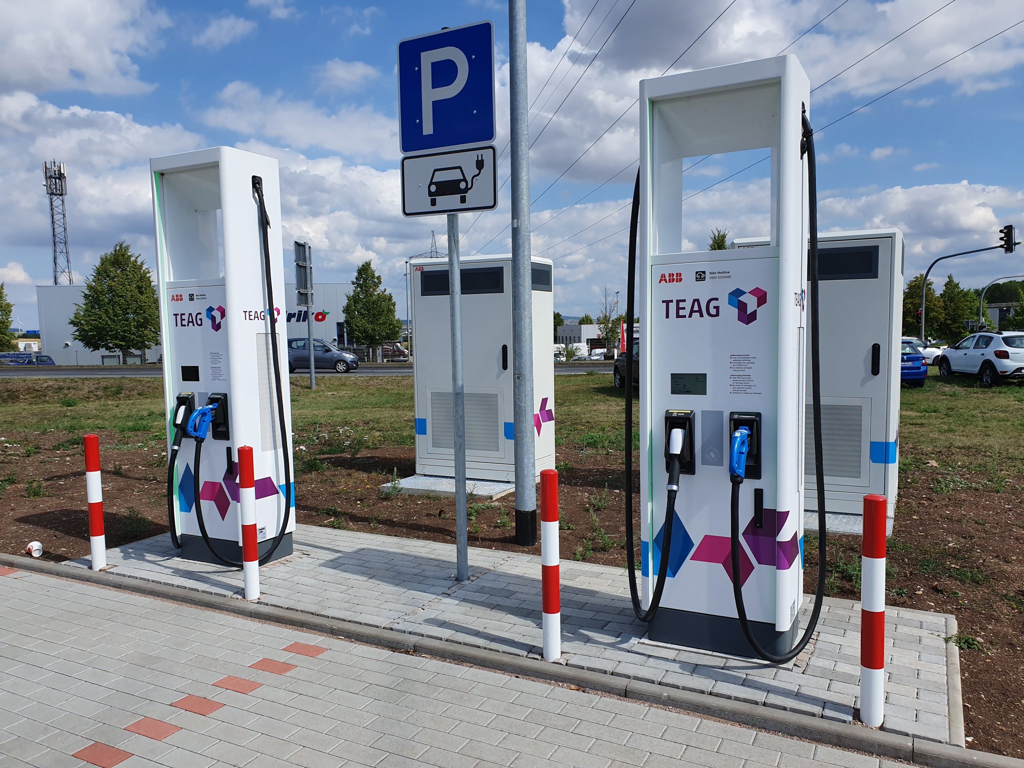 Manufacturers, consumers blast plan to make ratepayers subsidize charging stations