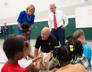 [Video] Hope, the Ohio State Highway Patrol Therapy dog, went with the Governor as he visited Springfield City Schools