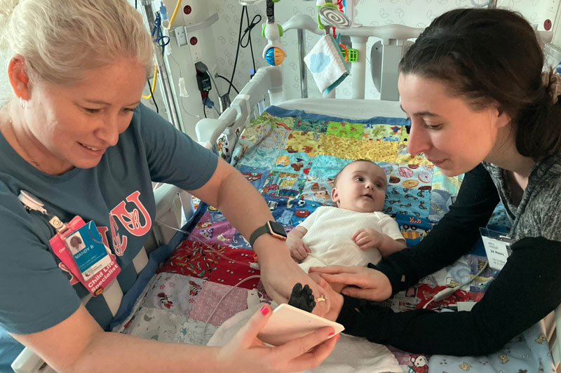 [Photo Album] Whistle Stop Clay Works makes footprints for babies in Cincinnati Children’s NICU